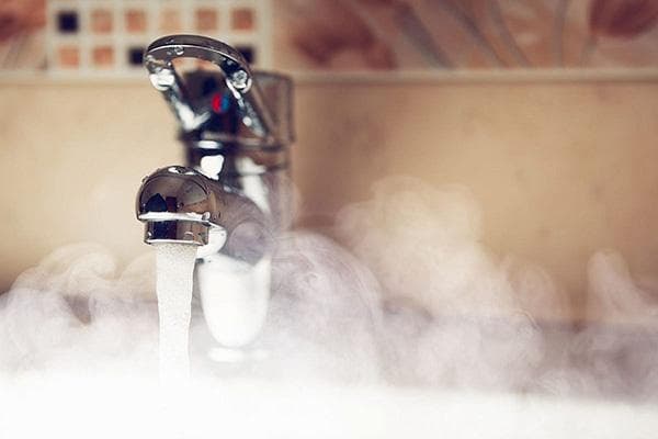 Heißwasser aus dem Wasserhahn