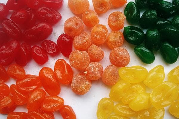 Getrocknete Kumquat in verschiedenen Farben