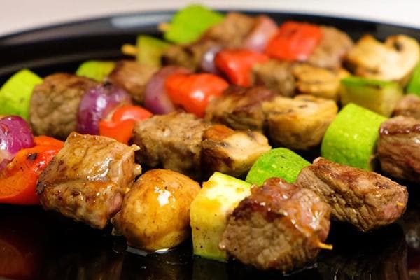Rindfleisch-Spieße mit Gemüse