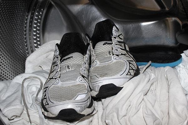 Turnschuhe in der Waschmaschine