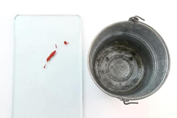 Farbflecken auf Glas