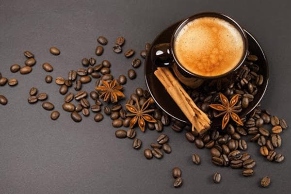 Kaffee mit Zimt und Anis