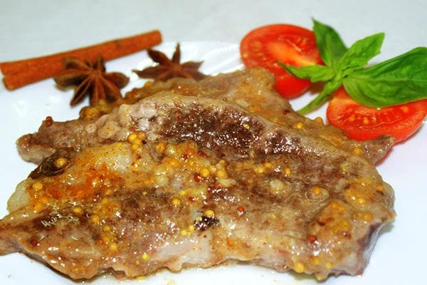 Schweinefleisch mit Zimt und Senf