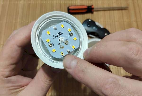 Reparatur einer LED-Lampe 10