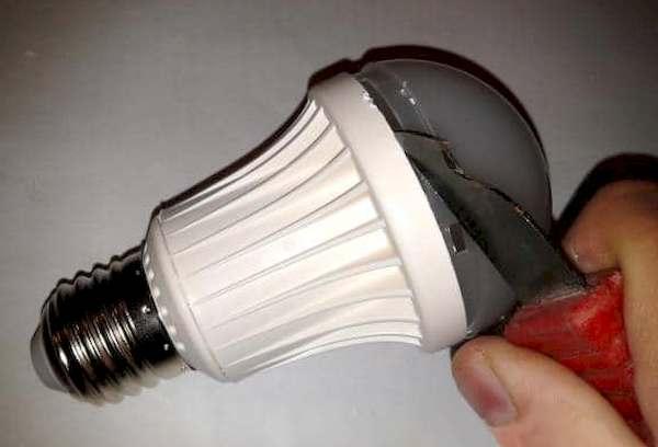 Wie repariert man eine 220-V-LED-Lampe und eine Deckenleuchte in 0 Euro und 2 Minuten: Schritt-für-Schritt-Anleitung