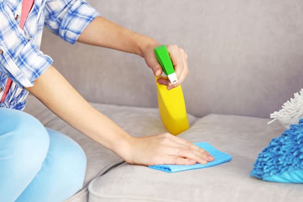 Sofa-Reinigung mit Essig