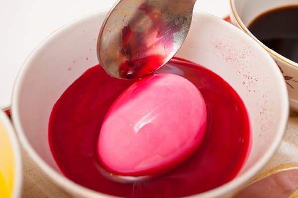 Färben von Eiern mit Rote-Bete-Saft