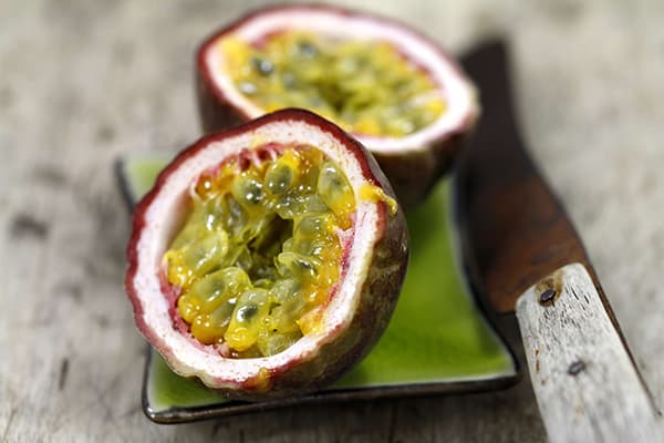 Aufgeschnittene Maracuja-Frucht
