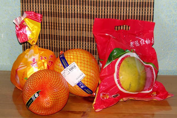 Pampelmusenfrüchte von verschiedenen Verkaufsstellen