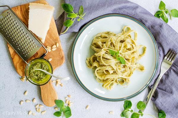 Pasta mit Oregano