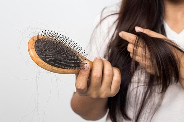 Haare auf dem Kamm