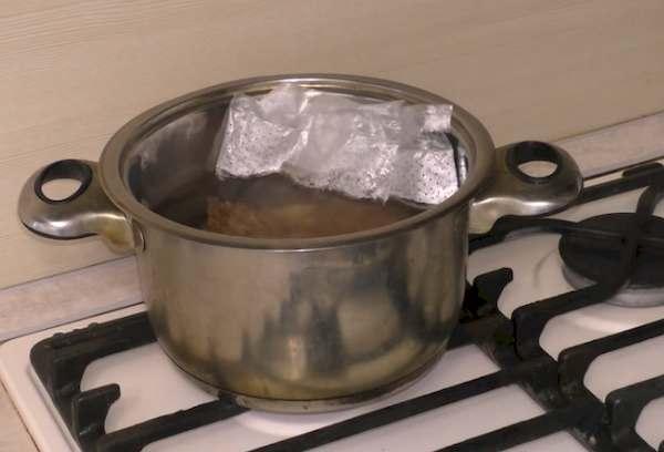Gerstenkörner im Beutel – Kochen auf dem Herd im Topf