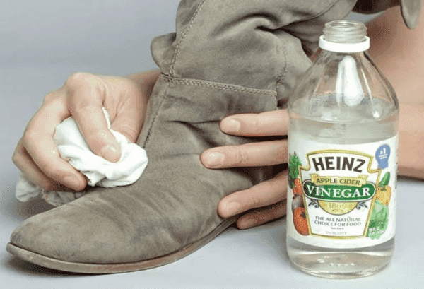Reinigung von Stiefeln mit Essig