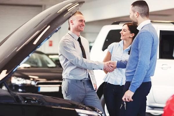 Autokauf im Autohaus