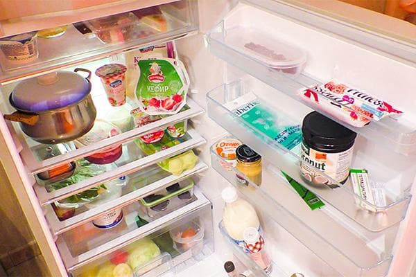 Lebensmittel im Kühlschrank