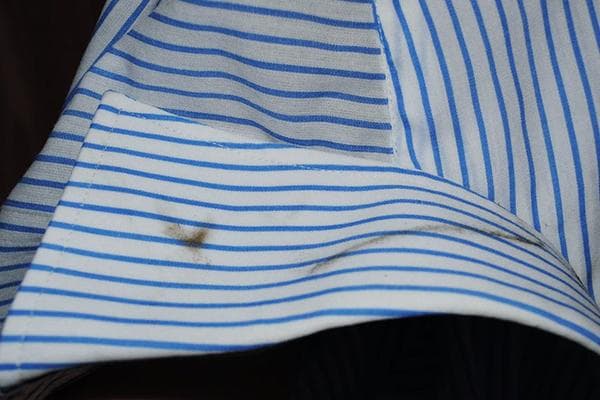 Fleck am Kragen nach dem Waschen
