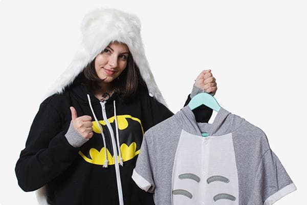 Eine Frau hat ihr Kigurumi gewaschen