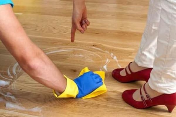 Reinigung von Linoleum