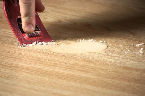Entfernung von Wachs von Linoleum