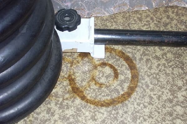 Rostfleck auf Linoleum