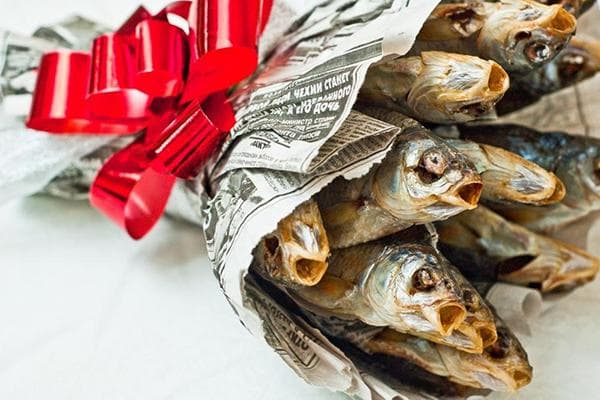 Strauß aus getrocknetem Fisch