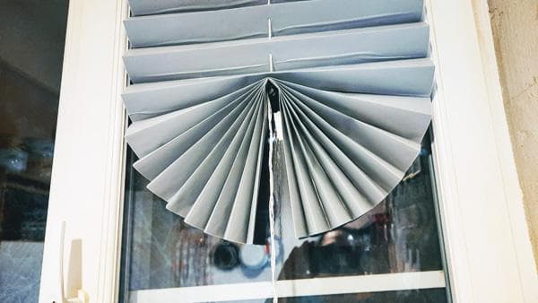 Jalousien für Fenster aus Tapeten