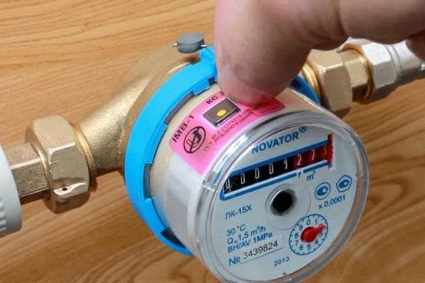 Installation eines Antimagnet-Siegels