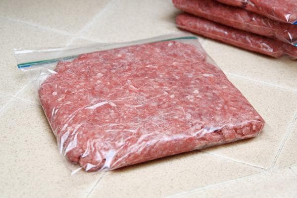 Rinderhackfleisch im Gefrierbeutel