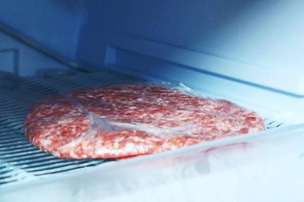 Auftauen von Hackfleisch im Kühlschrank
