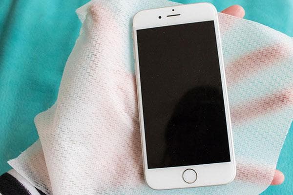 Smartphone auf einem Tuch
