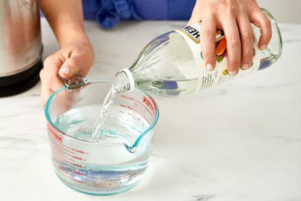 Essig mit Wasser