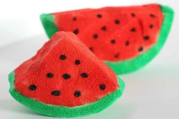 Wassermelonenscheiben aus Schaumstoff