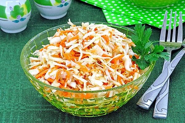 Salat aus gebratener Sellerieknolle und Karotten