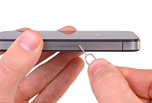 Das SIM-Kartenfach des iPhones lässt sich nicht herausziehen