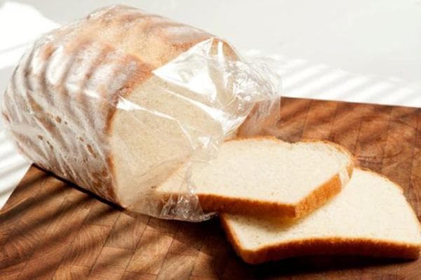 Weißbrot in einem Plastikbeutel