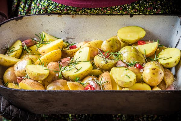 Beilage aus jungen Kartoffeln