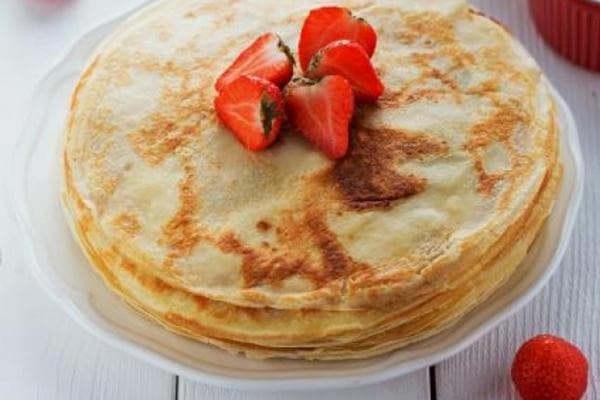 Pfannkuchen mit Erdbeeren