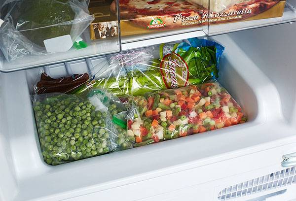 Gefrorenes Gemüse im Gefrierschrank