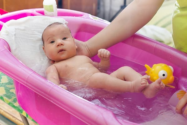 Das Baden des Kindes