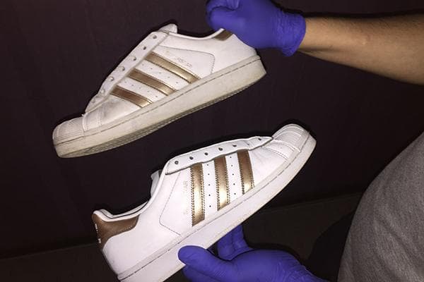 Weiße Turnschuhe vor und nach der Reinigung