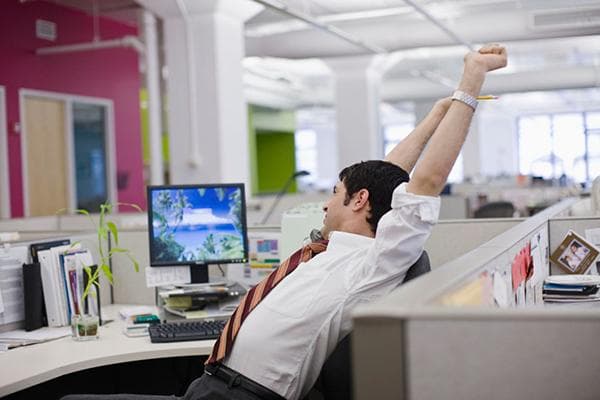 Angestellter, der im Büro nichts tut