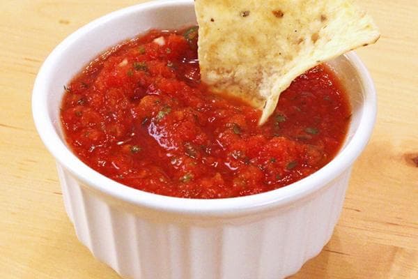 Mexikanische Salsa und Nachos