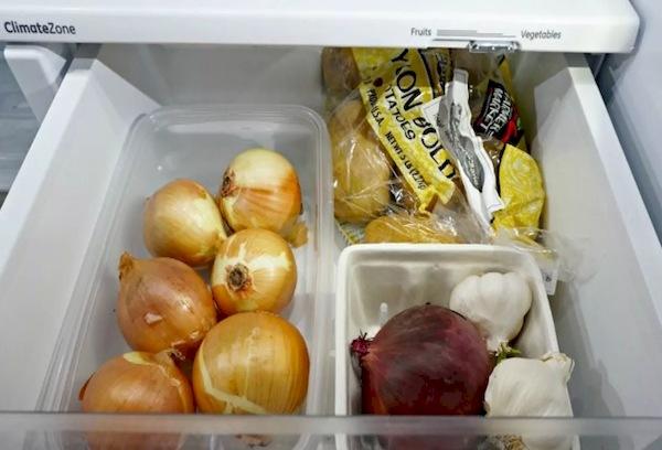 Zwiebeln im Kühlschrank