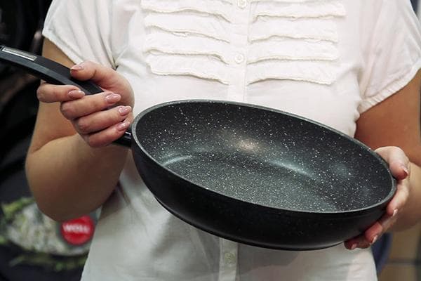 Pfanne mit Steinbeschichtung