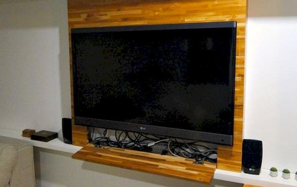 Im Kasten versteckte Fernsehkabel