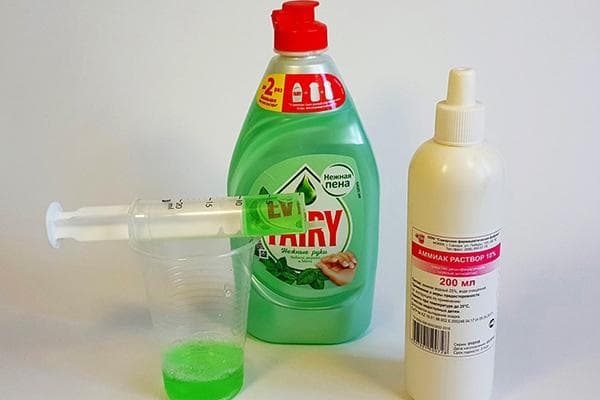 Ammoniak und Spülmittel