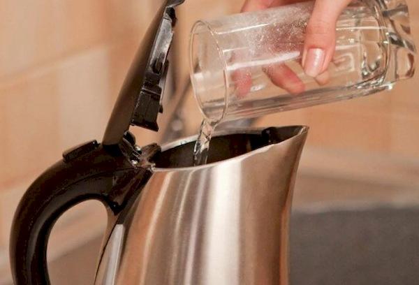 Reinigung des Wasserkochers mit Wodka