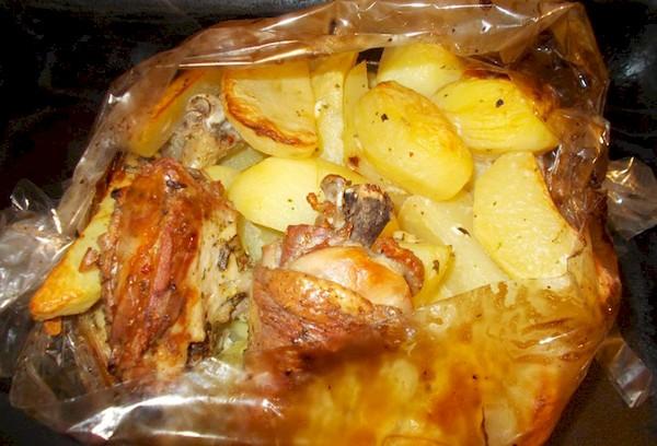 Kartoffeln mit Hähnchen im Bratenschlauch