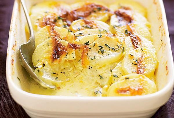 Faulenzer-Gratin aus gefrorenen Kartoffeln und Sauerrahm