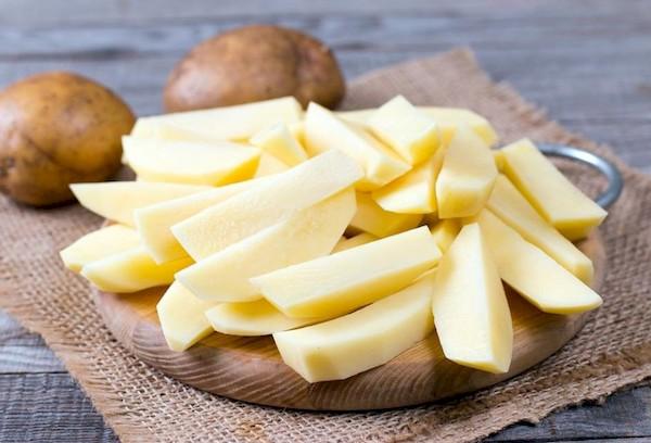 Geschnittene Kartoffeln zum Einfrieren